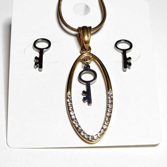 Skeleton key necklace & earring set - Picture 2 of 8